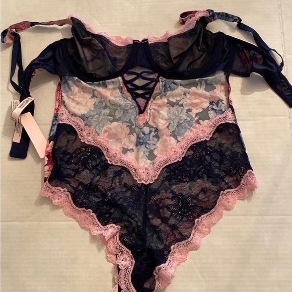 Victoria’s Secret pink flowers One Piece mesh & lace teddy bustier bodysuit M - Picture 8 of 9